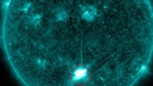 ALERTA  TORMENTA GEOMÁGNETICA CONTINUA: El flujo integral de electrones 2MeV excedió 1000pfu.