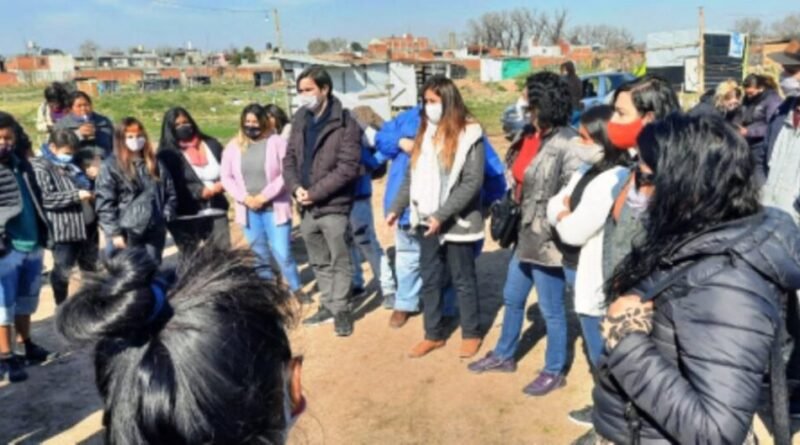 Del Caño en La Matanza: “Sin un plan de viviendas urgente familias enteras seguirán viviendo en un basural mientras los bancos se la llevan en pala” 