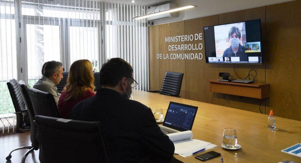  El Ministro de Desarrollo de la Comunidad -  Andrés Larroque  Reunión plenaria de COPRETI y firma de acta acuerdo con el Ministerio de Trabajo