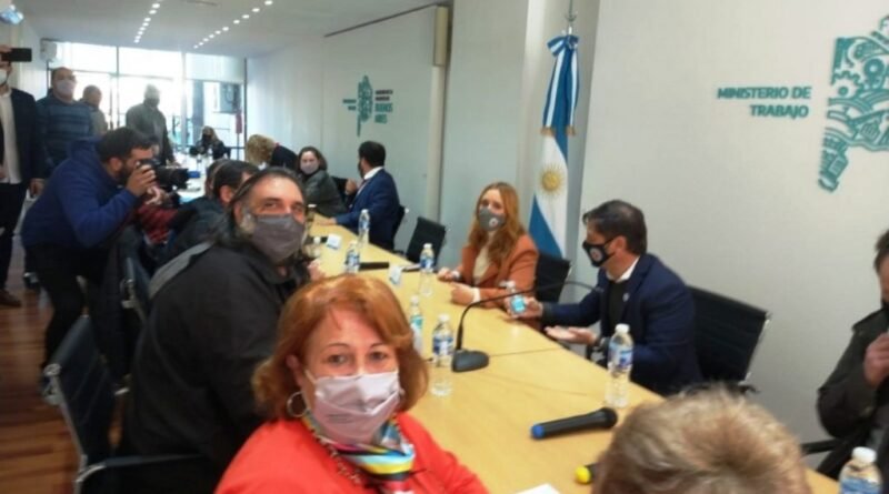 Paritaria Salarial Docente – El Gobierno ofreció el 45,5% de Aumento y reapertura en diciembre 2021