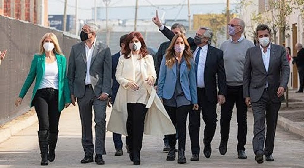 Plan Hábitat Integral-  El Presidente Fernández  entregó la vivienda número 20 mil.