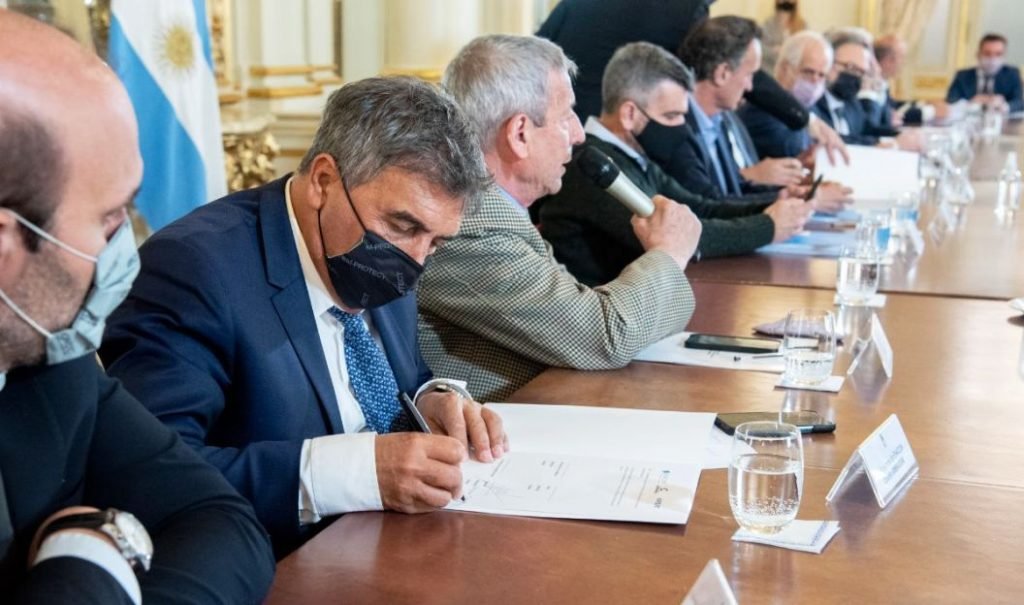 ARSAT - Acuerdo con Catamarca para ampliar el despliegue de la REFEFO en la provincia