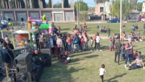Cañuelas - Se realizó la primera feria en la Plaza del Barrio Libertad.