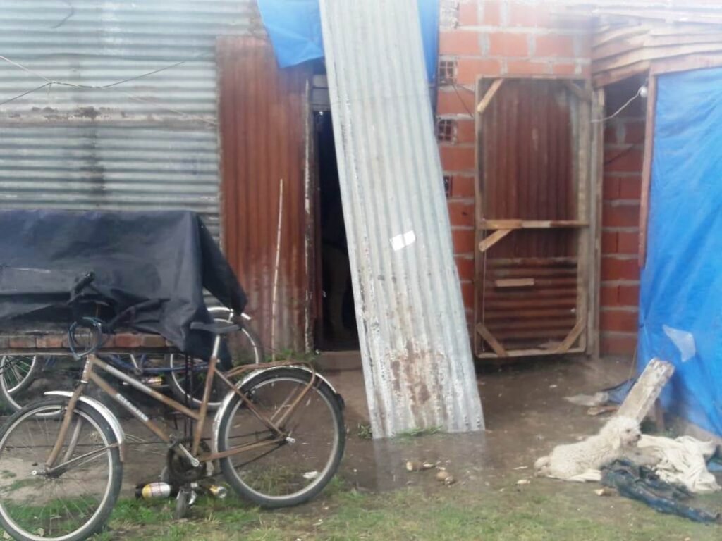 Lobos - Desalojo y desesperación de las Familias el 11 de noviembre de la calle Belgrano.- 