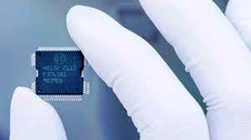 La escasez de microchips -  impacta severamente a la industria automotriz y urge de medidas a largo plazo en todo el mundo.