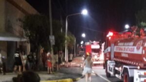Cañuelas – incendio en un depósito de un supermercado en san juan y paraguay.
