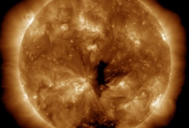 Alerta Agujero coronal  del SoL  Colosal frente a la Tierra.- 
