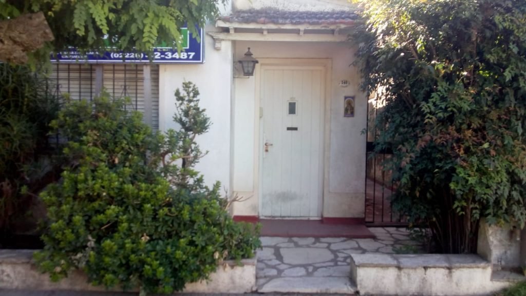 Cañuelas -  Robaron y barretearon  la puerta de ingreso en calle Ameghino al 540 de nuestra ciudad.