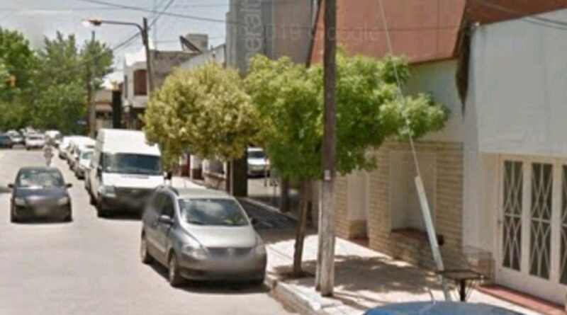 Cañuelas - Asalto a mano armada por varios delincuentes a una cuadra de la Comisaría local.