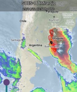 Tormentas fuertes con lluvias intensas y ráfagas de viento.