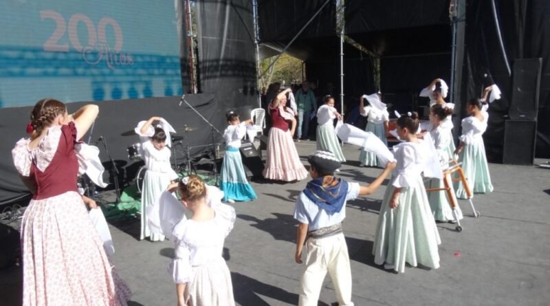 Cañuelas - Multitudinario festejo por el Día del Trabajador y Trabajadora en Uribelarrea- 