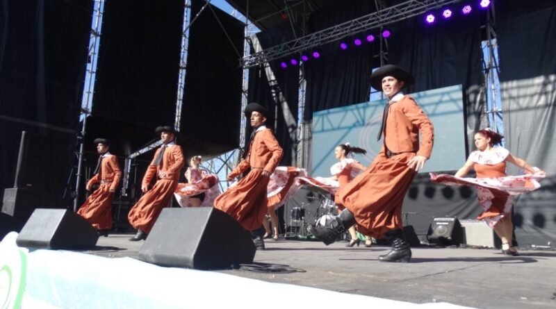 Cañuelas - Multitudinario festejo por el Día del Trabajador y Trabajadora en Uribelarrea- 