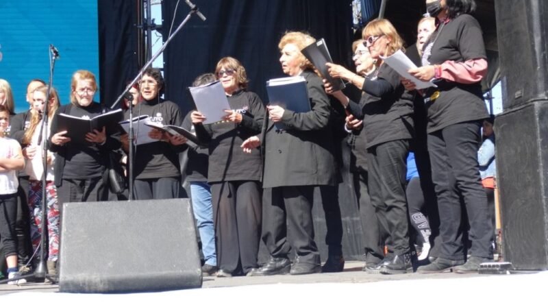 Cañuelas - Multitudinario festejo por el Día del Trabajador y Trabajadora en Uribelarrea- 
