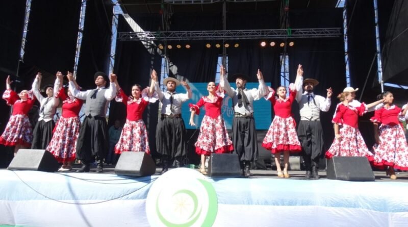 Cañuelas - Multitudinario festejo por el Día del Trabajador y Trabajadora en Uribelarrea- 