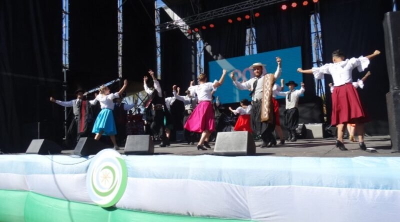 Cañuelas - Multitudinario festejo por el Día del Trabajador y Trabajadora en Uribelarrea- 