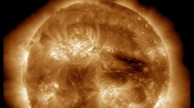 Tormenta Geomagnética  Eruccion Solar, Rayos X ingresando dónde alumbra el Sol.