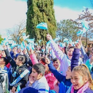 Cañuelas – más de 1.300 estudiantes hicieron su promesa de fidelidad a la bandera