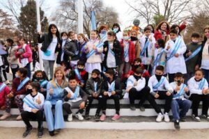 Cañuelas – más de 1.300 estudiantes hicieron su promesa de fidelidad a la bandera
