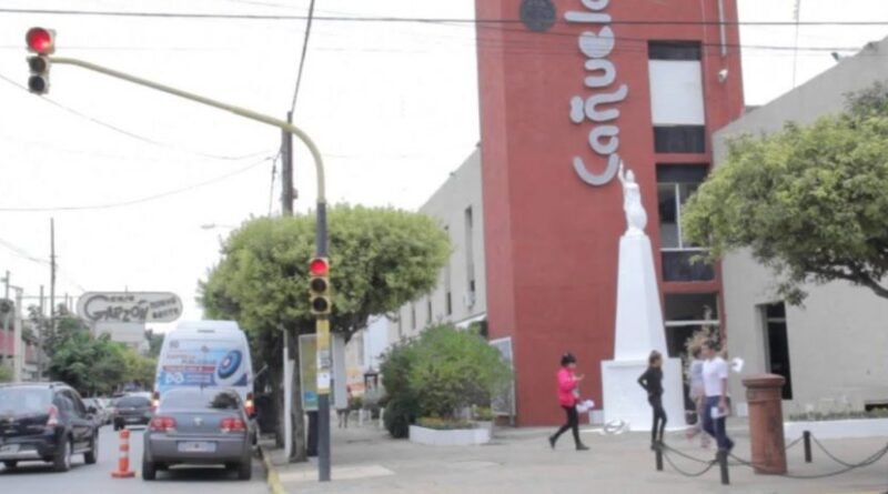 Cañuelas – La Intendenta Marisa Fassi acordó un aumento del 60 % para los Trabajadores Municipales.
