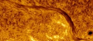 Alerta de llamarada solar – gran mancha solar frente a la tierra.