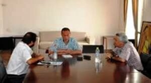 La sociedad de fomento peluffo se reunieron con el sr. intendente gustavo arrieta en la municipalidad de cañuelas.
