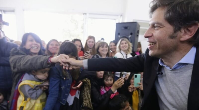 Kicillof - Inauguró el Jardín de Infantes N° 991 en La Plata y llegó a los 90 edificios escolares inaugurados.