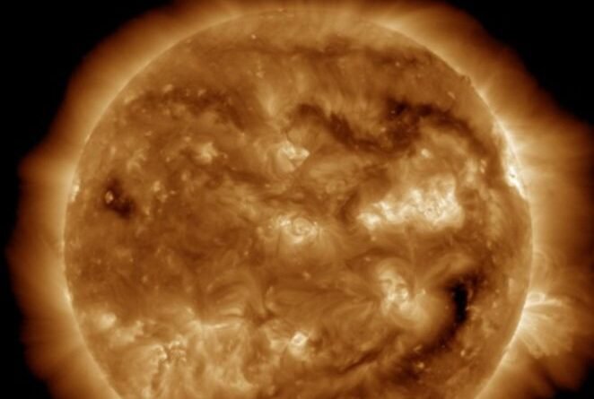 Llamarada solar G2 índice Kp5, alerta en redes de Alta y Media tensión.- 