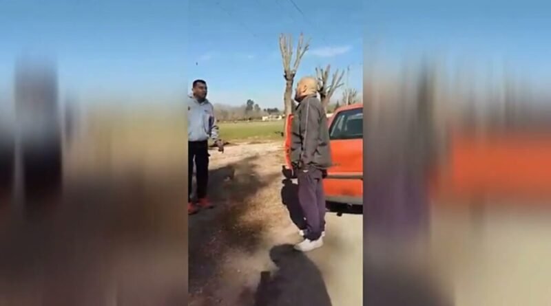 Alejandro Petion Cañuelas –  La Sociedad de Fomento está cerrando con alambre el predio continúo de la Plaza, vecinos indignados.