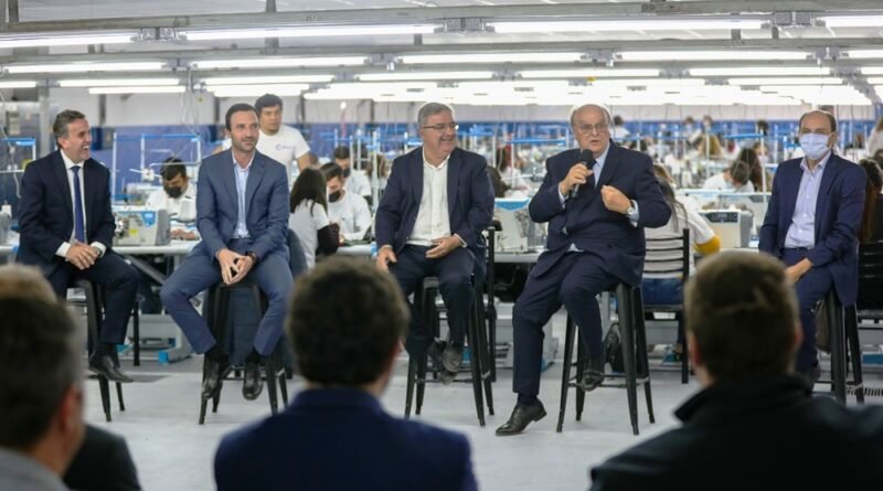 Mendiguren: “Con políticas industriales activas generamos un polo de indumentaria en Catamarca, con tecnología y empleo de calidad