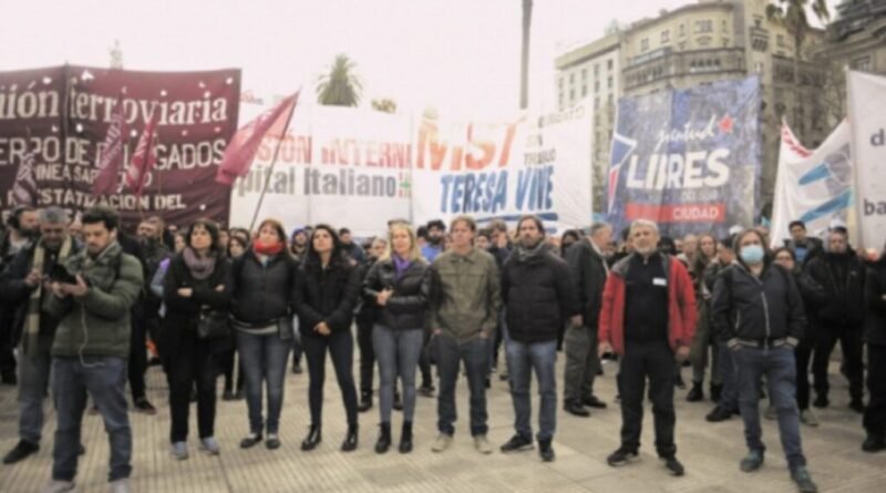 La izquierda marchó a Plaza de Mayo contra el ajuste del Gobierno y por el triunfo de las luchas