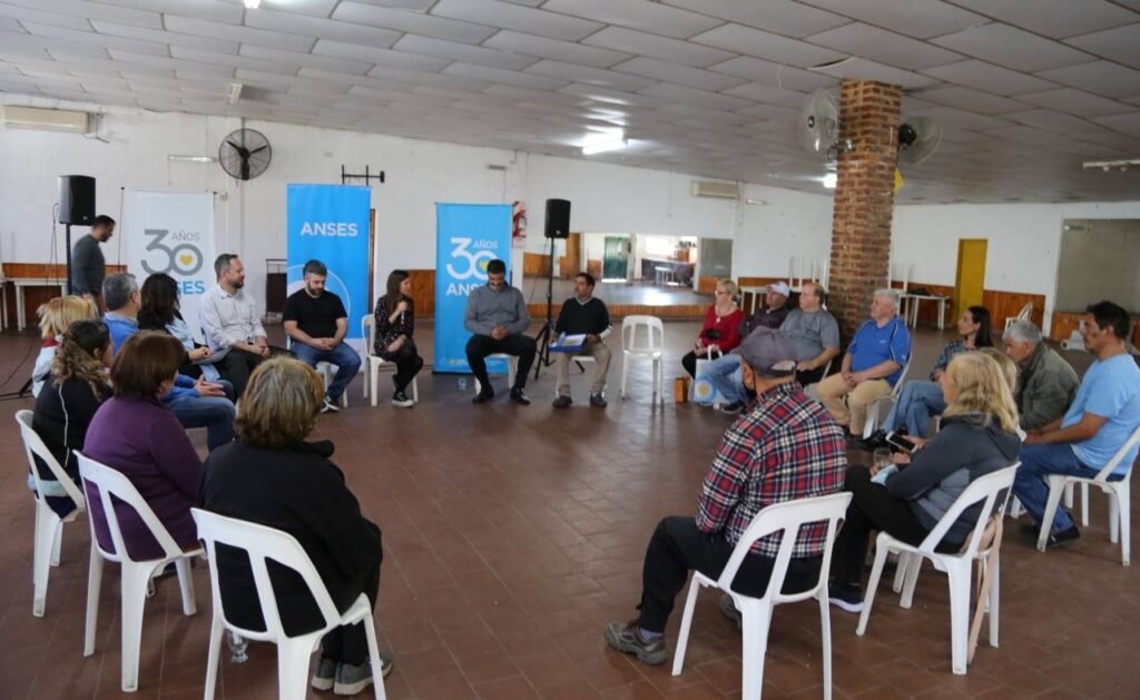 ANSES -  Raverta Se Reunió Con Jubiladas Y Jubilados De Brandsen