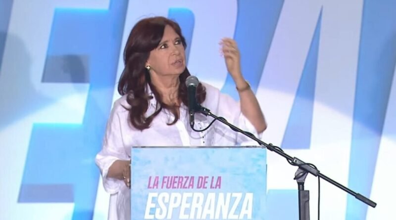 La Plata - Cristina Fernández en el día del Militante, en vivo.