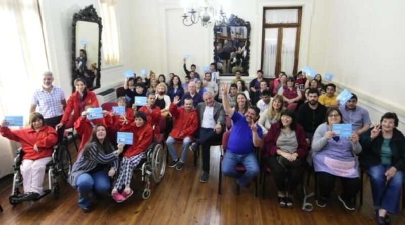 Transporte bonaerense entregó más de 500 nuevos Pases Libres Multimodales en Benito Juárez