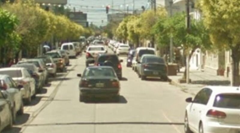 Cañuelas - Descontrol de Jóvenes a la Salida de Alcuba en frente a la Comisaría 1.