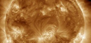 Emisión de radio tipo II eyección de masa coronal solar hacía la Tierra.