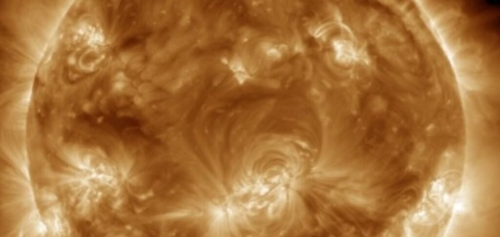 Emisión de radio tipo II eyección de masa coronal solar hacía la Tierra.