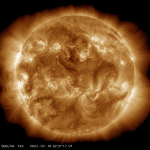 Alertas de llamaradas solares, están impactando con la tierra.