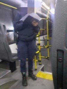 Cañuelas terminal colectivos –  la policía pide nombre apellidos y dni arriba, antes de salir el colectivo.
