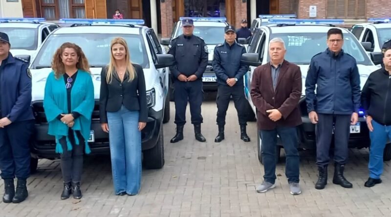 Cañuelas  - Se entregaron a la Policía   ocho camionetas Ford Ranger, con estas son 53 móviles.