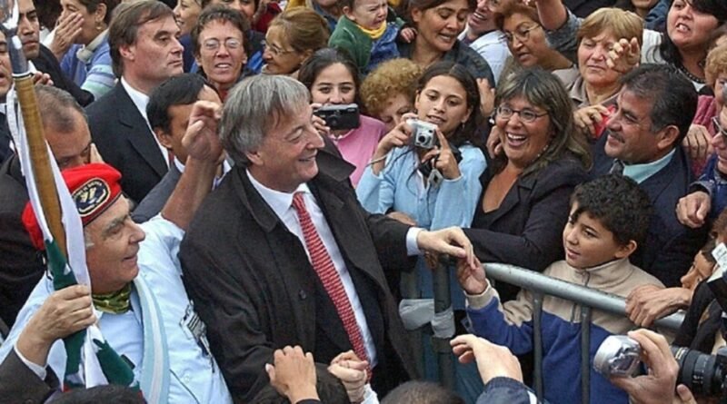 Hace 20 años de Néstor Kirchner, donde asumió como Presidente de la Nación con el 20%, el  25 de mayo de 2003.