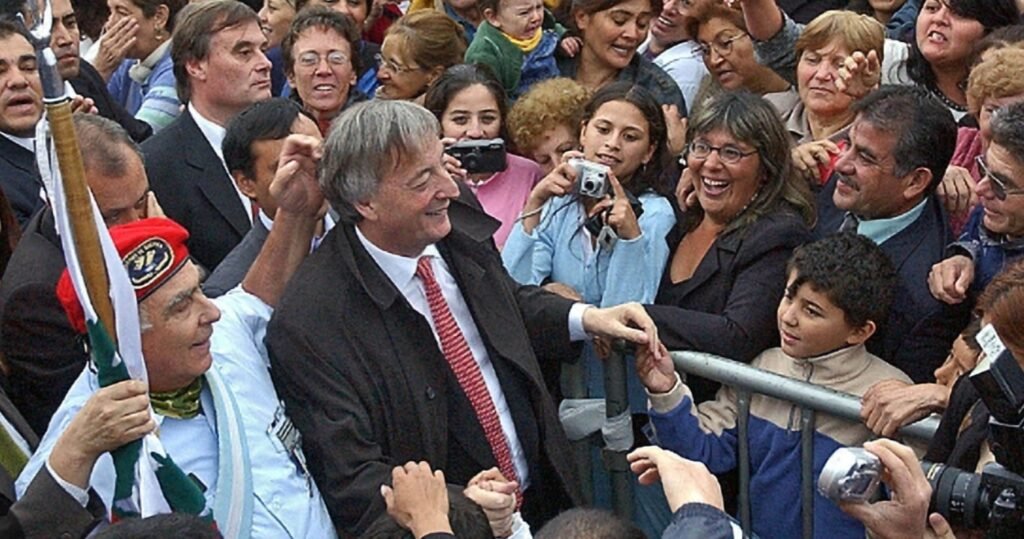 Hace 20 años de Néstor Kirchner, donde asumió como Presidente de la Nación con el 20%, el  25 de mayo de 2003.