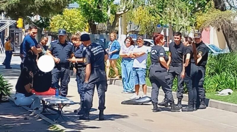 Cañuelas -  Una moto con menores haciendo Willy chocaron una Kangoo un menor se dio a la fuga.