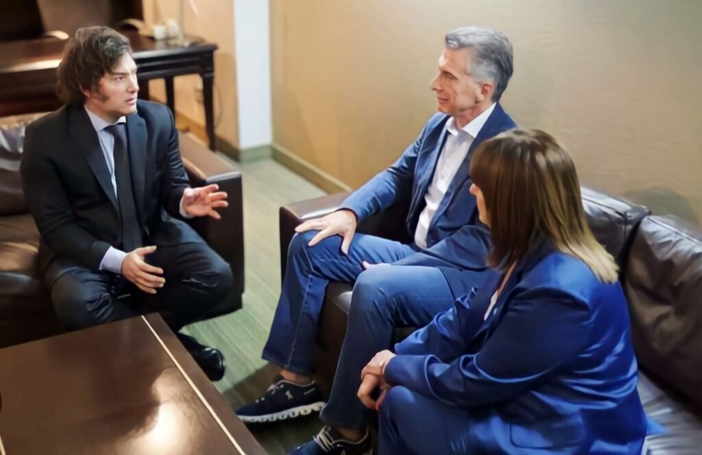 El Juego de Poder de Macri y Villarroel lejos de Milei.