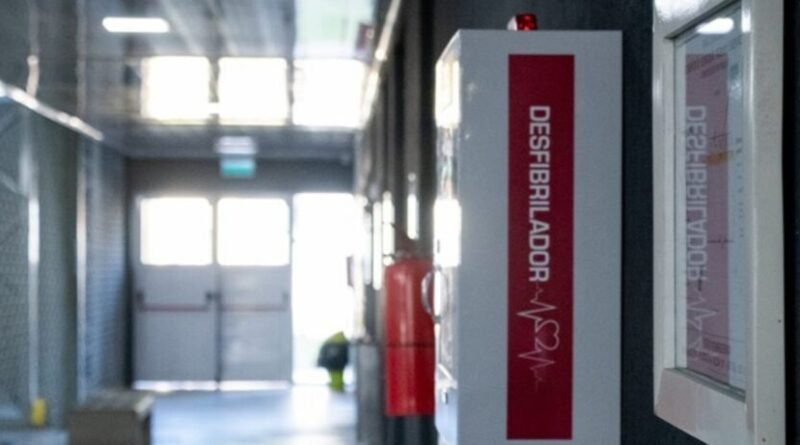 Lobos – La Importancia de los Desfibriladores en las instalaciones en Instalaciones Deportivas.