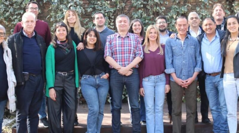 El bloque de UXP del Parlasur se reunió en Cañuelas con la presencia de Máximo Kirchner