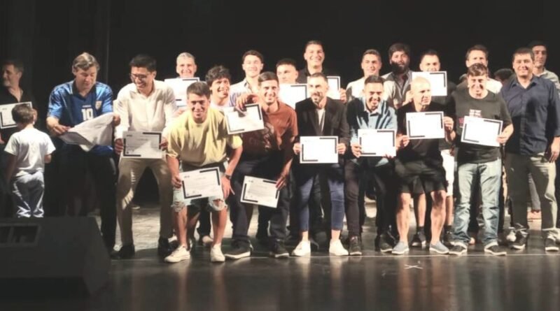 Cañuelas – Nuevos Graduados Técnicos  de Fútbol de la Escuela Profesional “Sergio Checho Batista”
