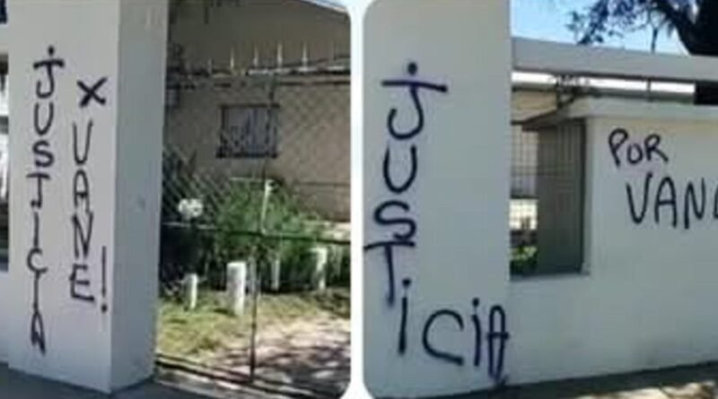 Cañuelas – Vandalismo en la fachada del Hospital Marzetti.