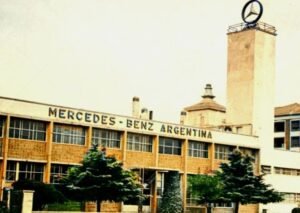 Mercedes-benz en argentina-  salida y venta de la fábrica impacto económico y social