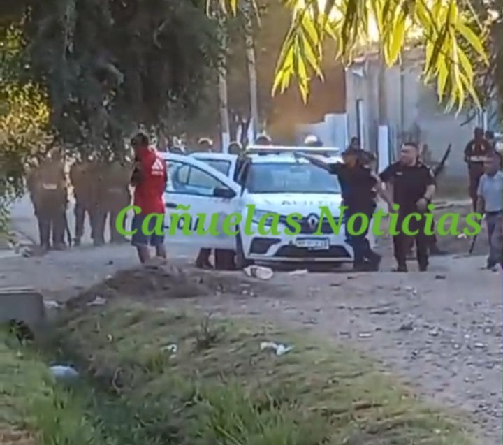 Cañuelas – Desalojo por el momento en Barrio Libertad Avance policial del Grupo UTOI