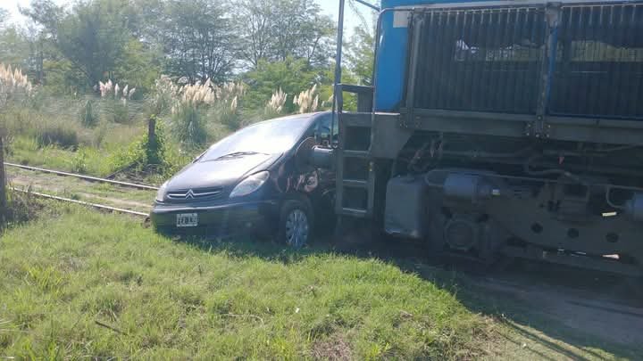 Uribelarrea –  tren impacta automóvil sin dejar víctimas